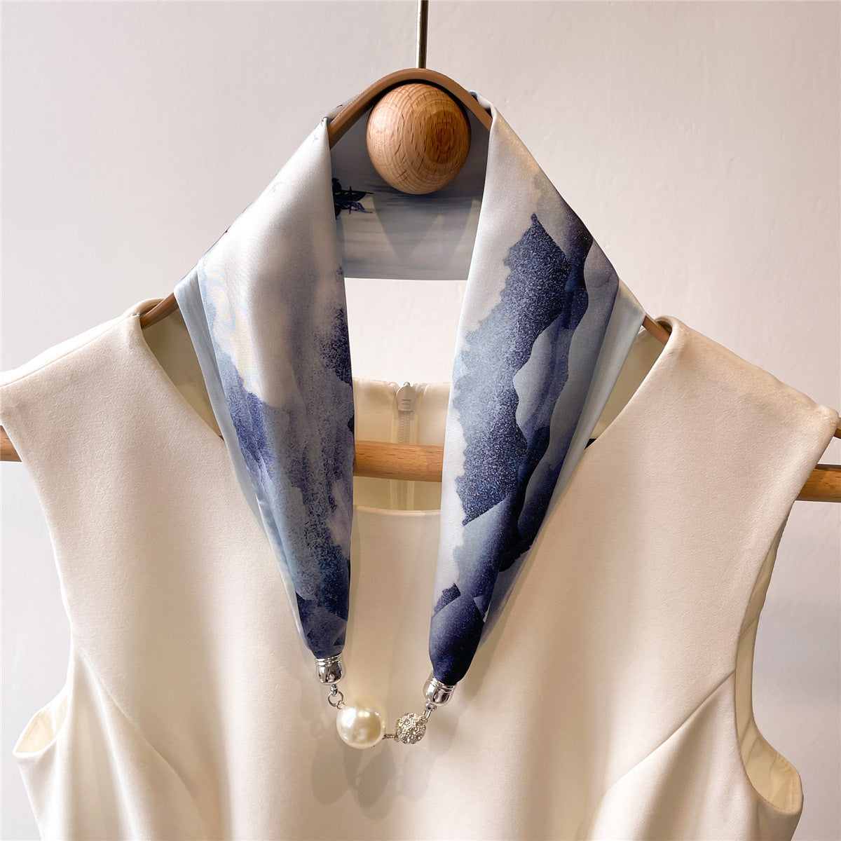 Women's Day Magnetic Suction Convenient Small Silk Scarf Popular
 Product information:
 
 Processing Technology: Printing
 
 Fabric name: Rayon
 
 Color: magnetic snap silk scarf 1 #, magnetic snap silk scarf 2 #, magnetic snap sClothing & Apparel for WomenShoparamas.comDay Magnetic Suction Convenient Small Silk Scarf Popular