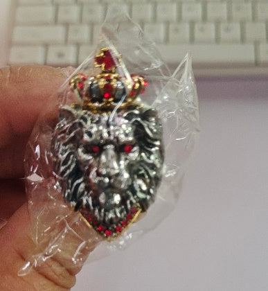 Vintage lion ring
 material: metal
 
 Style: European and American
 
 Modeling: Animal/Zodiac
 
 Applicable gift-giving occasions: travel souvenir
 
 Packaging: Individually packed
 0Shoparamas.comVintage lion ring